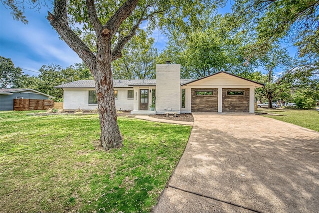 ranch-style house featuring a front lawn