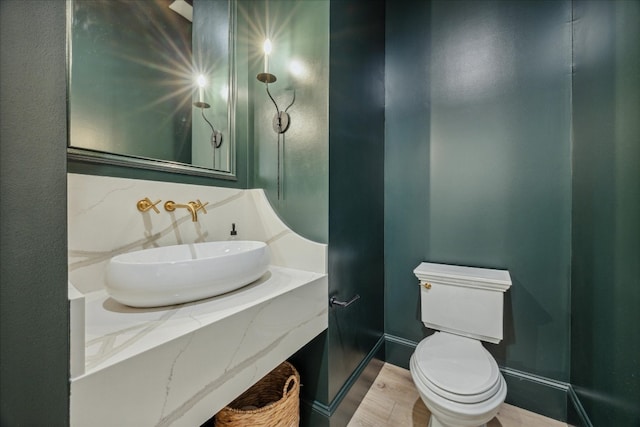 bathroom with sink, backsplash, hardwood / wood-style floors, and toilet