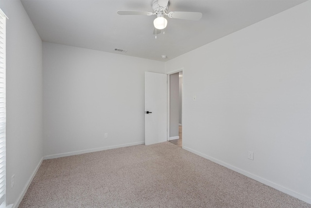 carpeted empty room featuring ceiling fan