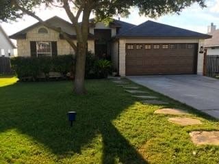 view of front facade featuring a garage and a front yard