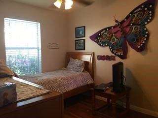 bedroom featuring ceiling fan