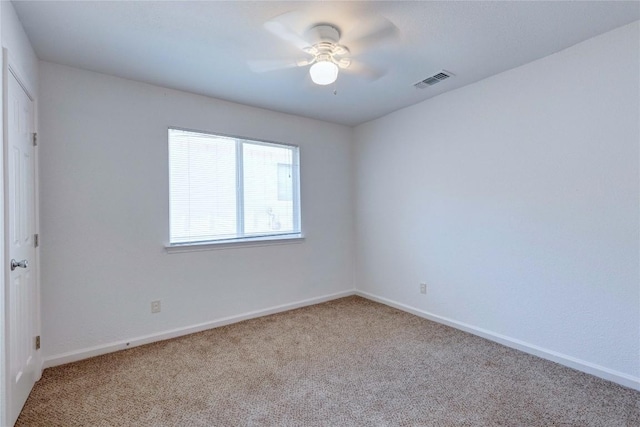 carpeted empty room featuring ceiling fan