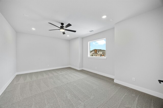 unfurnished room with carpet flooring and ceiling fan