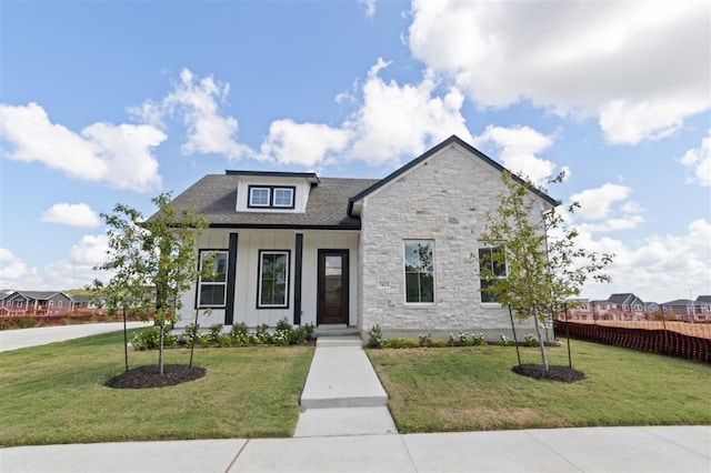 view of front facade with a front yard