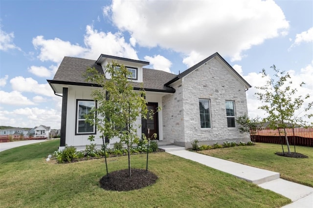 view of front facade with a front lawn