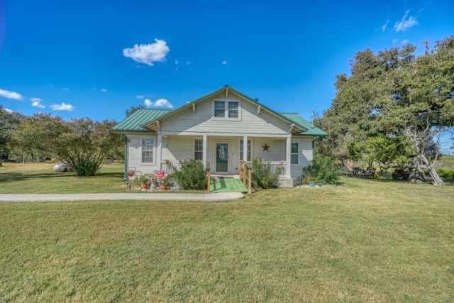 view of front of home featuring covered porch and a front lawn