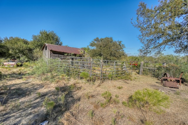 view of yard featuring a rural view and an outdoor structure