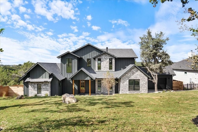 view of front of house featuring a front yard