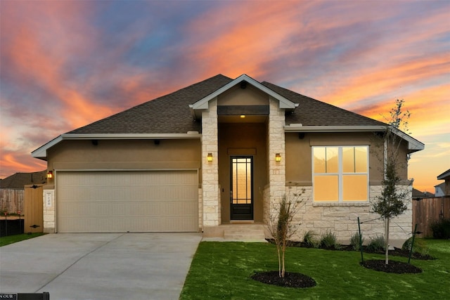 view of front of house featuring a lawn and a garage