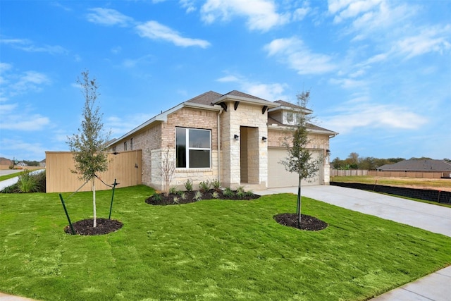 view of front of home featuring a front yard