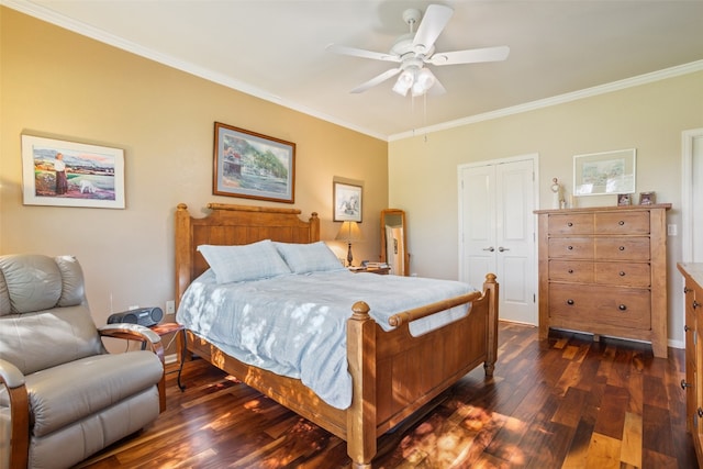 bedroom featuring crown molding, ceiling fan, a closet, and dark hardwood / wood-style floors