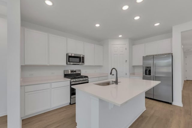 1004 Stonehill Dr, Georgetown, TX 78633 - kitchen with stainless steel appliances, a sink, light wood-style flooring, and recessed lighting
