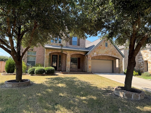 view of front of property featuring a front lawn and a garage