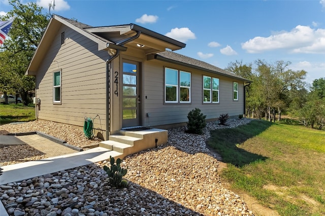 view of front of property with a front lawn