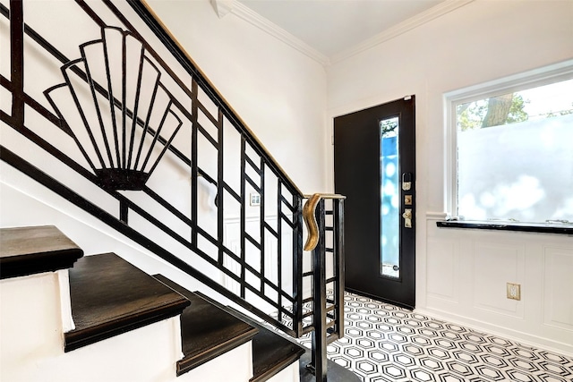 foyer entrance featuring crown molding