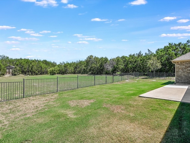 view of yard featuring a patio