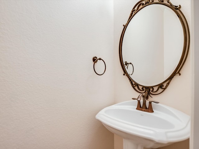 bathroom featuring sink