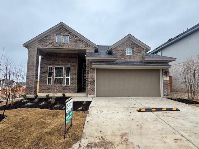 view of front facade featuring a garage