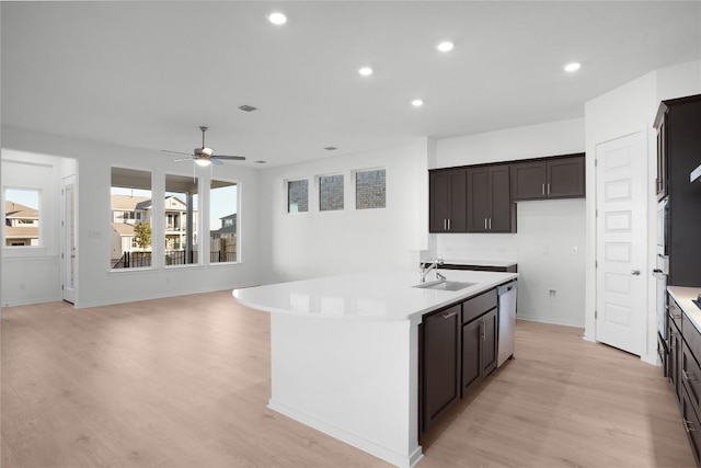 kitchen featuring sink, light hardwood / wood-style flooring, stainless steel dishwasher, an island with sink, and ceiling fan