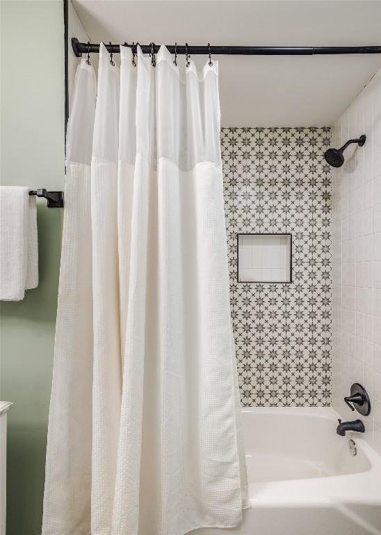 bathroom with shower / tub combo with curtain