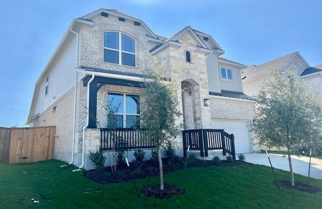 view of front facade with a garage and a front yard