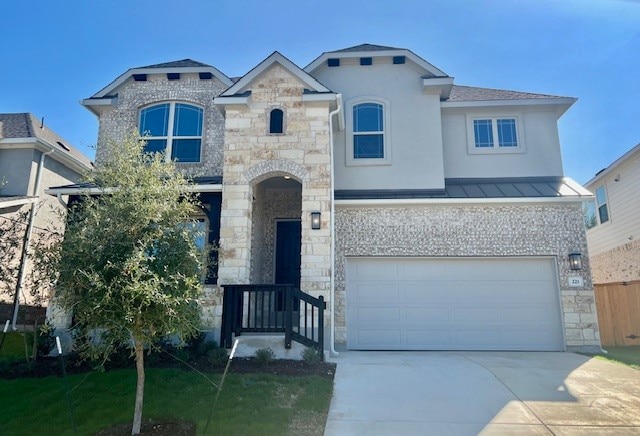 view of front of house featuring a garage and a front yard