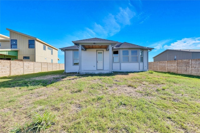 back of house featuring a lawn