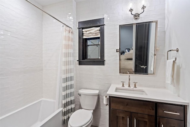 2105 Keeneland Cv Unit 6, Spicewood, TX 78669 - full bathroom featuring vanity, toilet, tile walls, and shower / tub combo with curtain