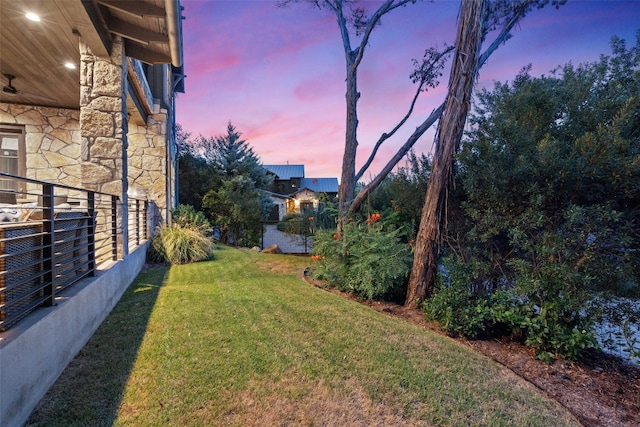 view of yard at dusk