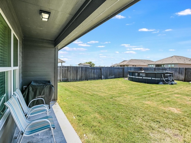 view of yard with a fenced in pool