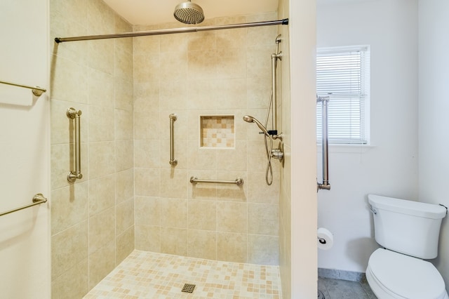 bathroom featuring toilet and tiled shower