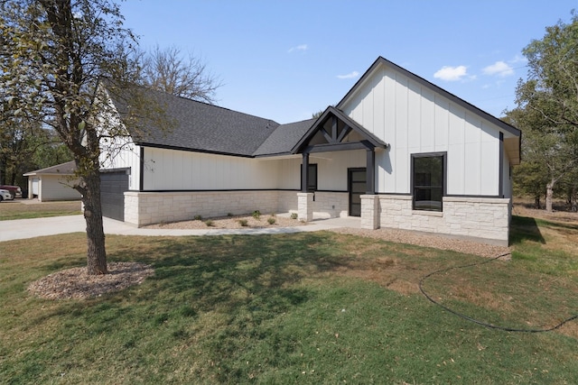 modern farmhouse style home featuring a front lawn and a garage