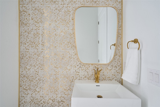 bathroom featuring sink