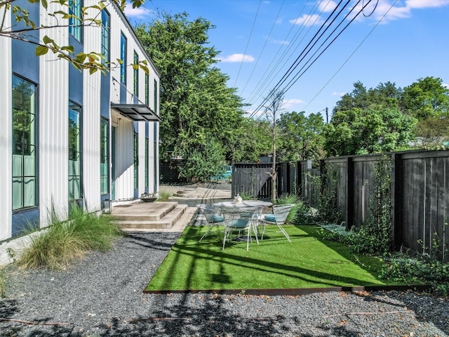 view of yard featuring a patio area