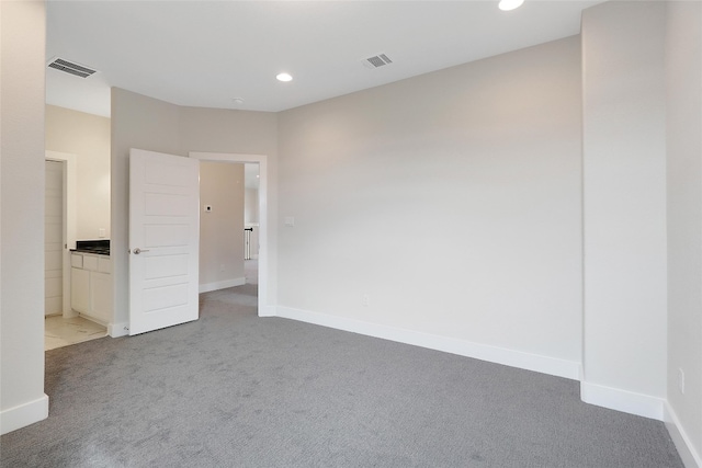 unfurnished room with carpet