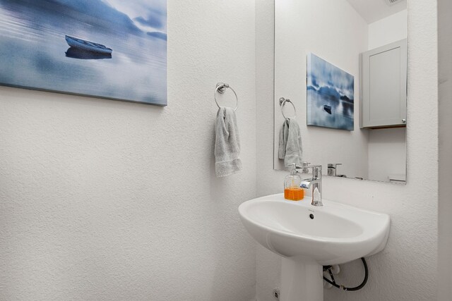 bathroom featuring sink