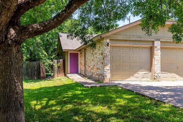 ranch-style home with a front lawn