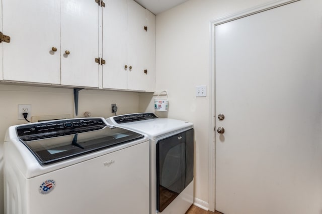 washroom featuring cabinets and washing machine and dryer