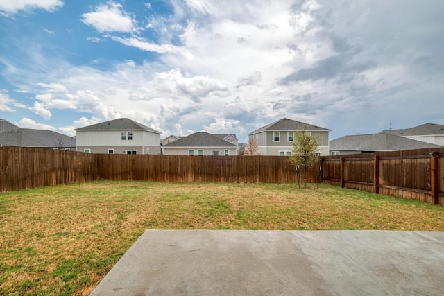 view of yard featuring a patio area