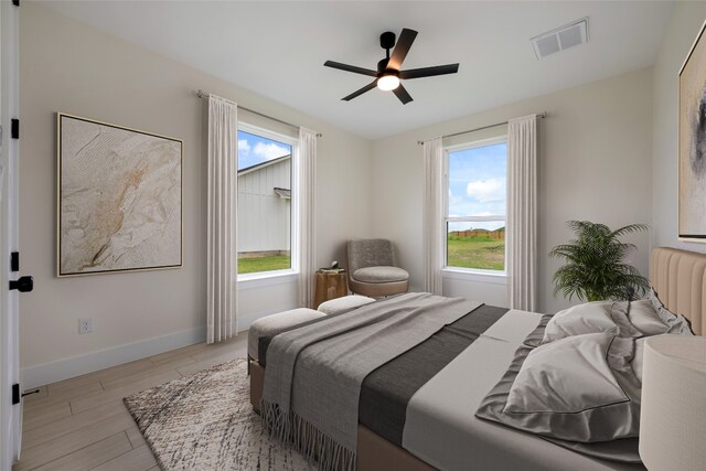 bedroom featuring ceiling fan