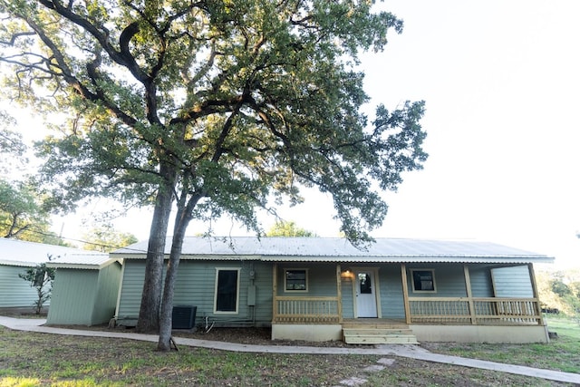 view of front of house with covered porch