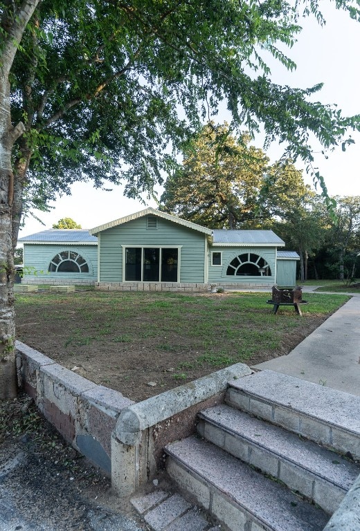 view of front facade