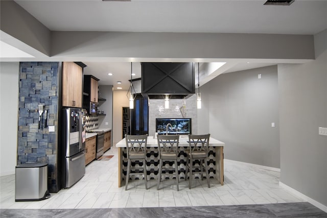 kitchen featuring appliances with stainless steel finishes, kitchen peninsula, hanging light fixtures, and a breakfast bar