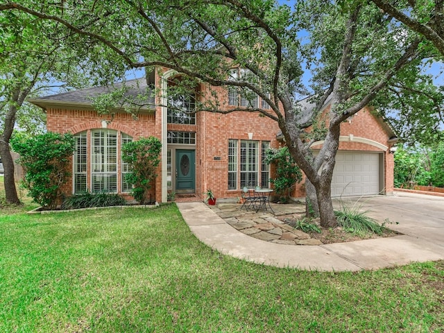 view of front of property featuring a front yard