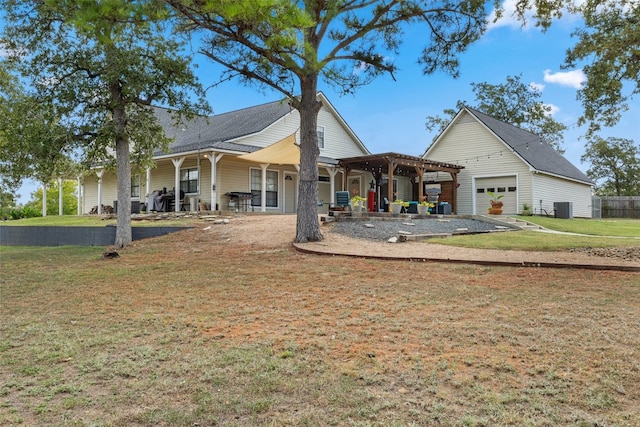 view of front of house featuring a pergola, central AC, and a front yard