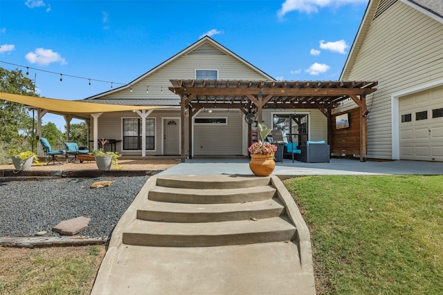 view of front of property featuring a front lawn and a pergola