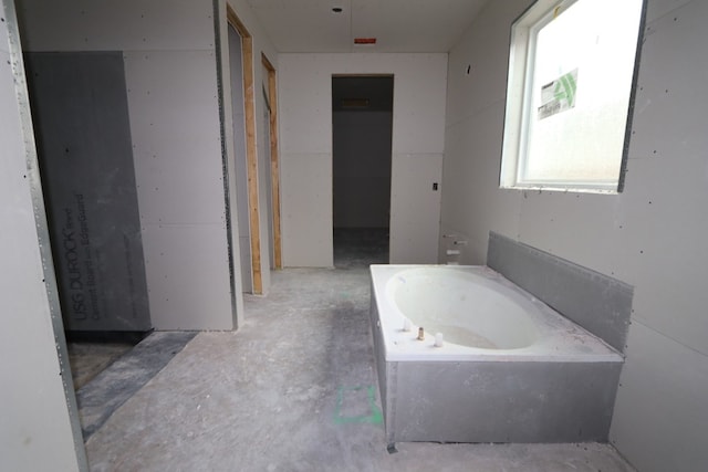 bathroom featuring a bathing tub and concrete flooring