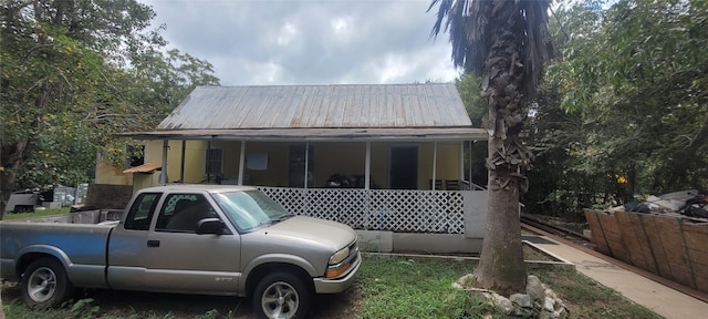 view of front facade featuring a porch