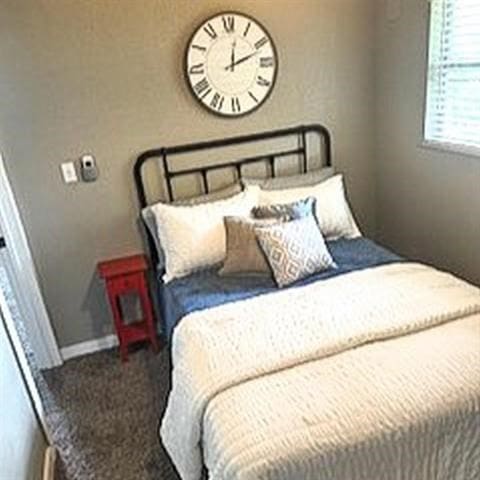 view of carpeted bedroom