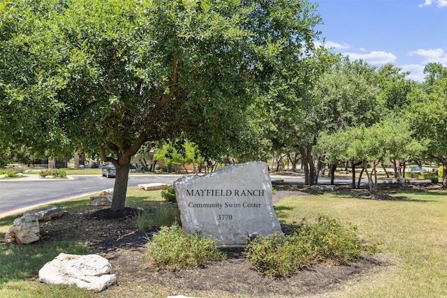 view of community / neighborhood sign